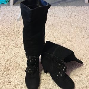 Black boots size:6